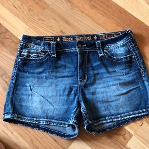 Rock Revival sz 33 NWOT wore once. Easy short